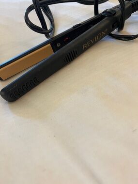 Revlon Travel Mini Black Flat Iron with Gold Plates